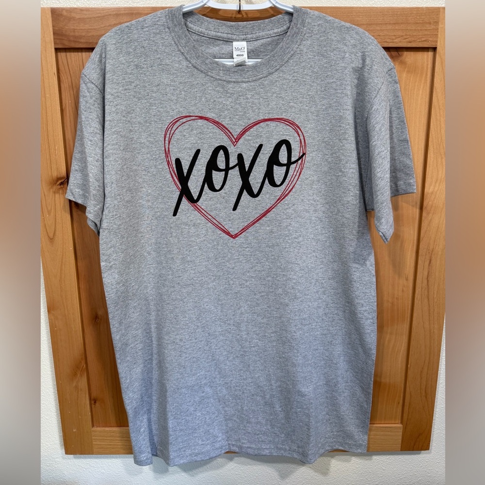 Valentine’s XOXO Heart t-shirt, size Medium